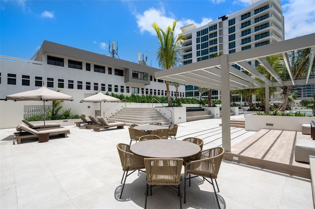 For Sale: $1,995,000 (2 beds, 2 baths, 1940 Square Feet)