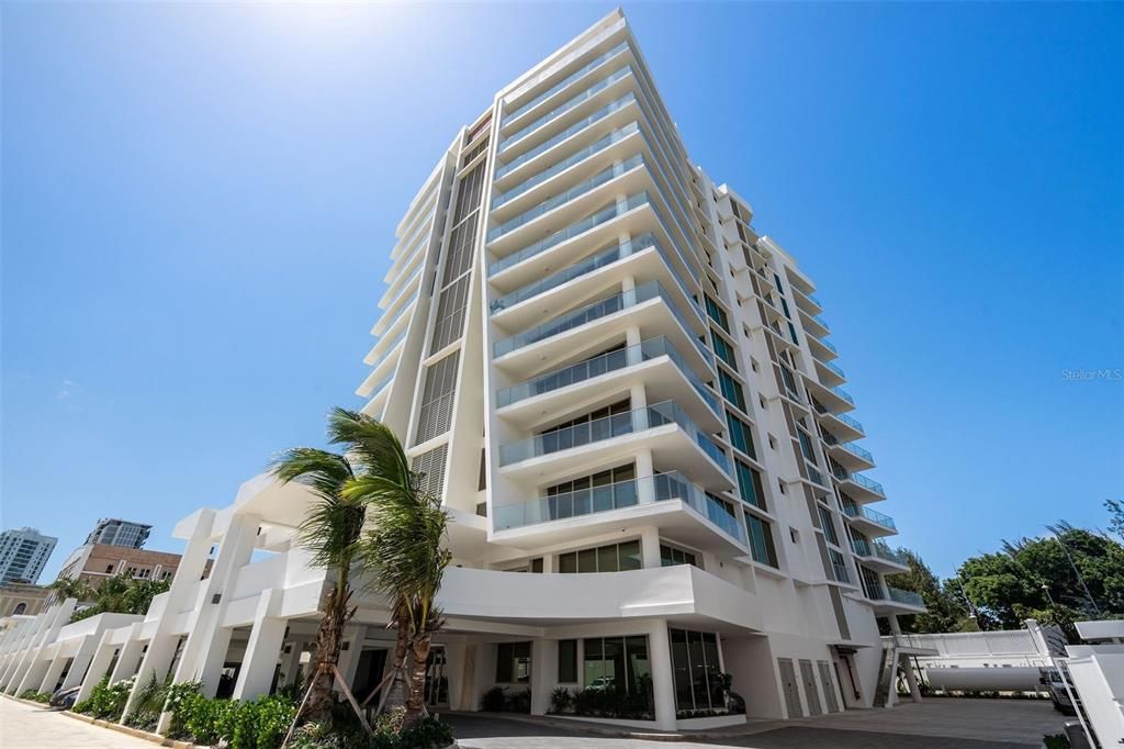 For Sale: $1,995,000 (2 beds, 2 baths, 1940 Square Feet)