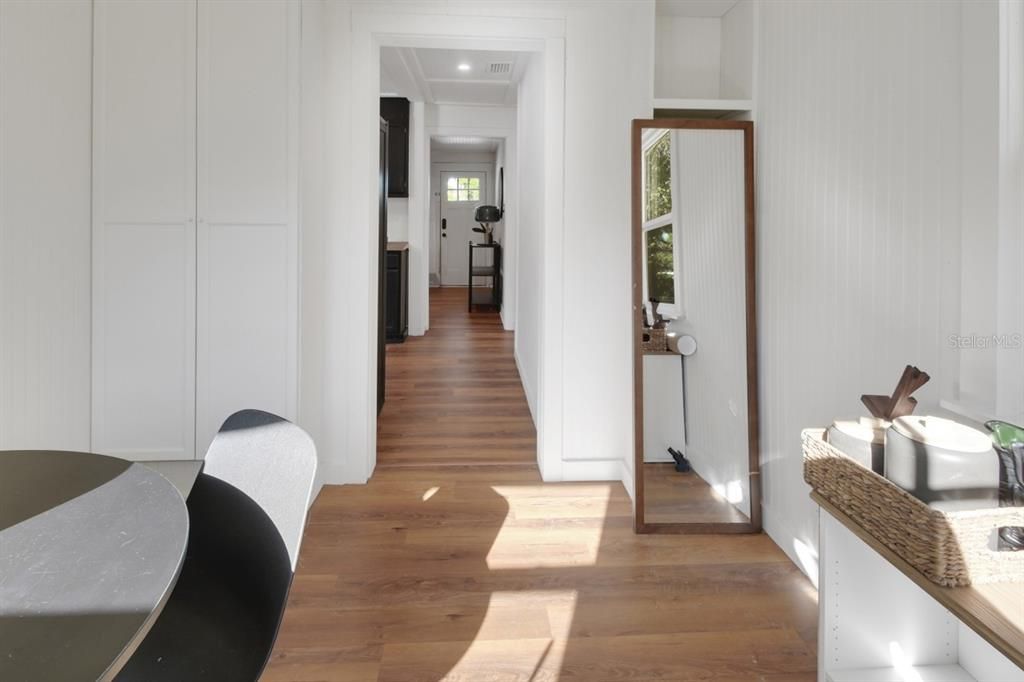 Active With Contract: $219,900 (2 beds, 1 baths, 816 Square Feet)
