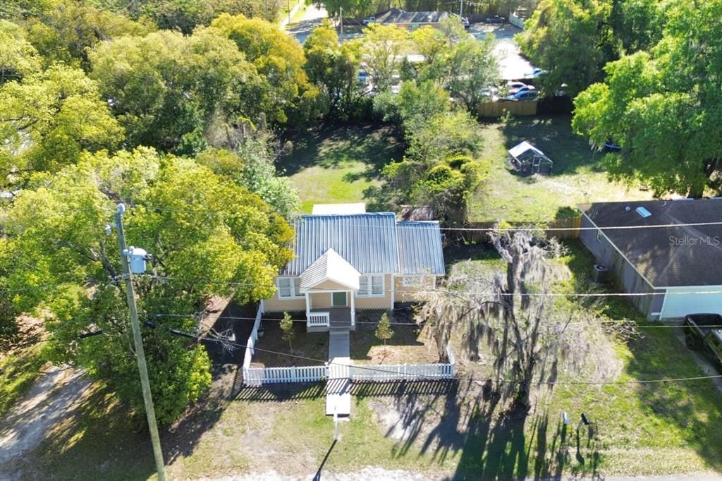 Active With Contract: $219,900 (2 beds, 1 baths, 816 Square Feet)