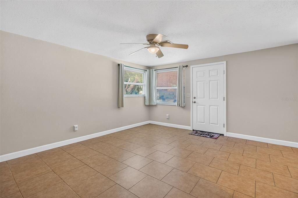 Под контрактом: $1,700 (2 спален, 1 ванн, 875 Квадратных фут)