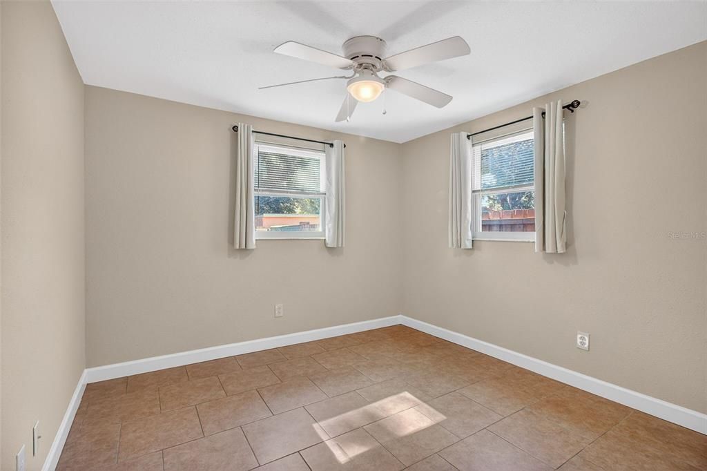 Под контрактом: $1,700 (2 спален, 1 ванн, 875 Квадратных фут)