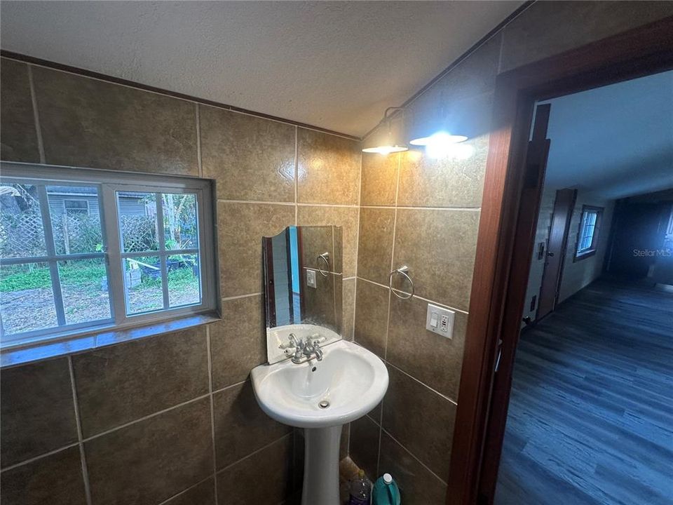 For Sale: $359,000 (3 beds, 2 baths, 1297 Square Feet)