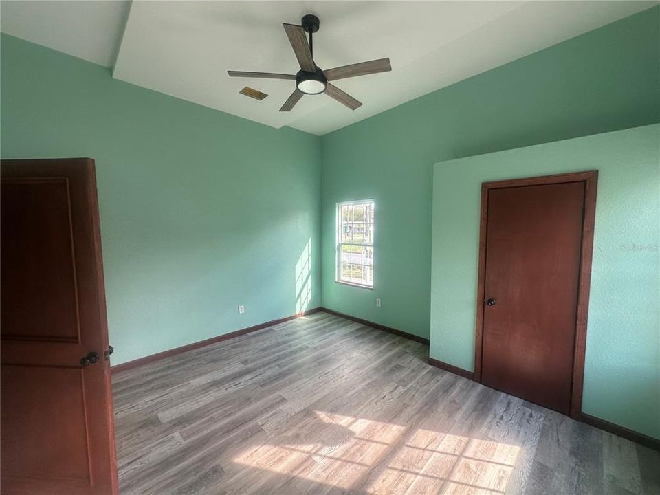 For Sale: $359,000 (3 beds, 2 baths, 1297 Square Feet)