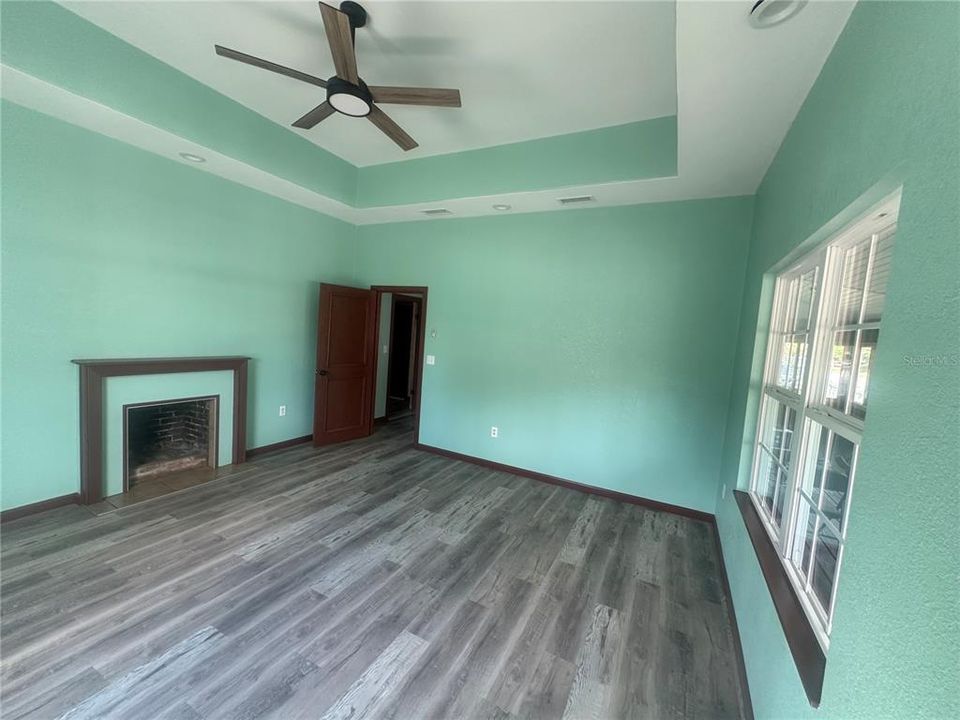 For Sale: $359,000 (3 beds, 2 baths, 1297 Square Feet)