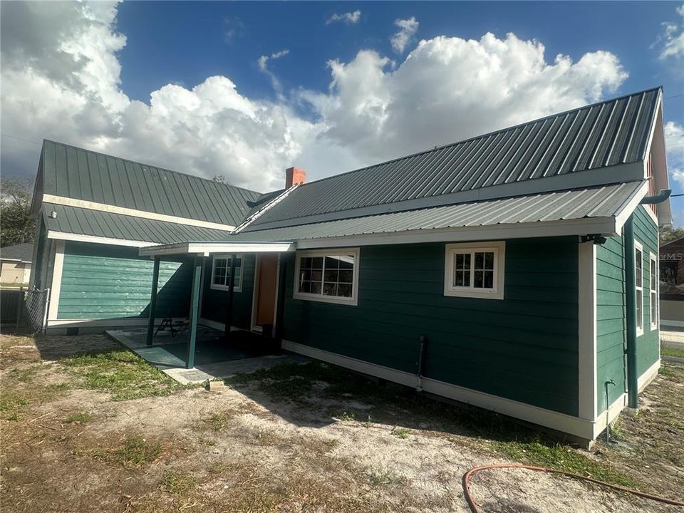 For Sale: $359,000 (3 beds, 2 baths, 1297 Square Feet)