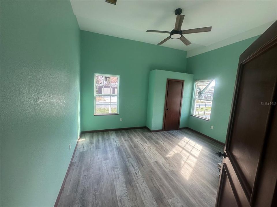 For Sale: $359,000 (3 beds, 2 baths, 1297 Square Feet)