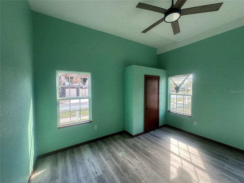 For Sale: $359,000 (3 beds, 2 baths, 1297 Square Feet)