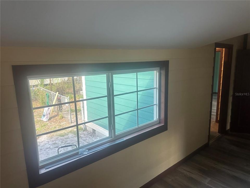 For Sale: $359,000 (3 beds, 2 baths, 1297 Square Feet)