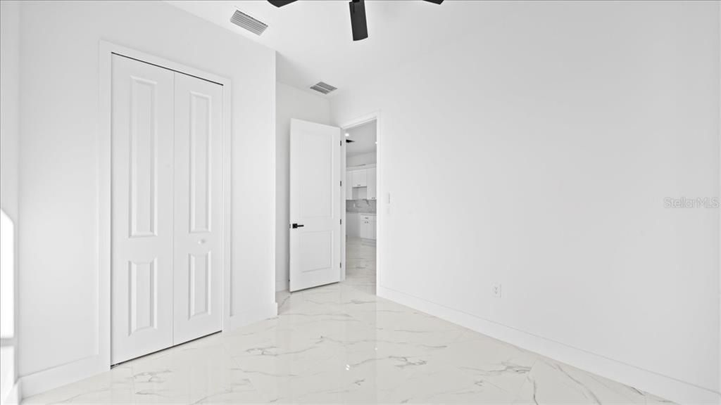 待售: $549,900 (6 贝兹, 0 浴室, 2498 平方英尺)