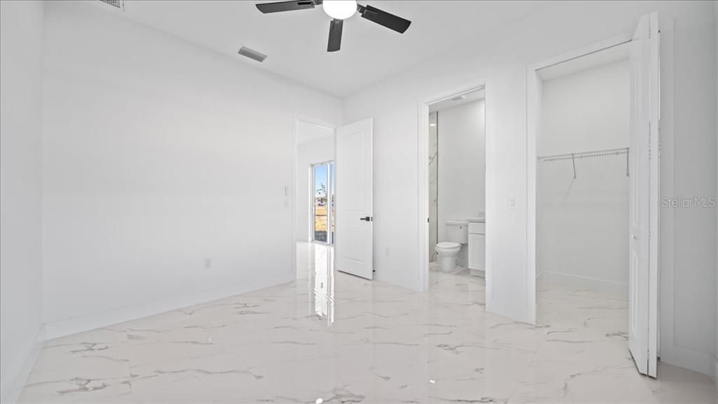 待售: $549,900 (6 贝兹, 0 浴室, 2498 平方英尺)