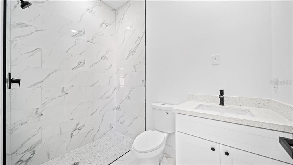 待售: $549,900 (6 贝兹, 0 浴室, 2498 平方英尺)