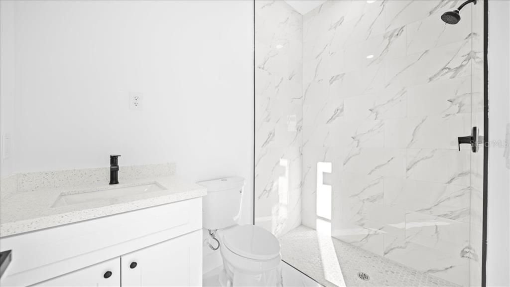 待售: $549,900 (6 贝兹, 0 浴室, 2498 平方英尺)