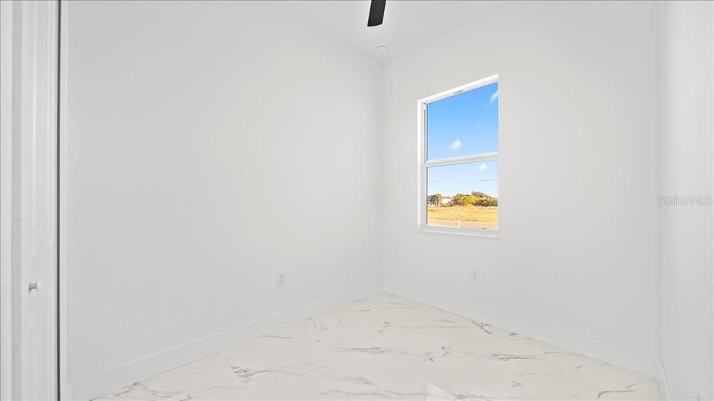 待售: $549,900 (6 贝兹, 0 浴室, 2498 平方英尺)