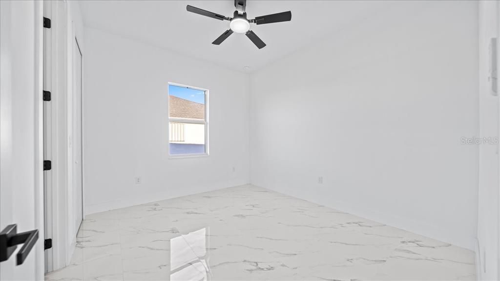 待售: $549,900 (6 贝兹, 0 浴室, 2498 平方英尺)