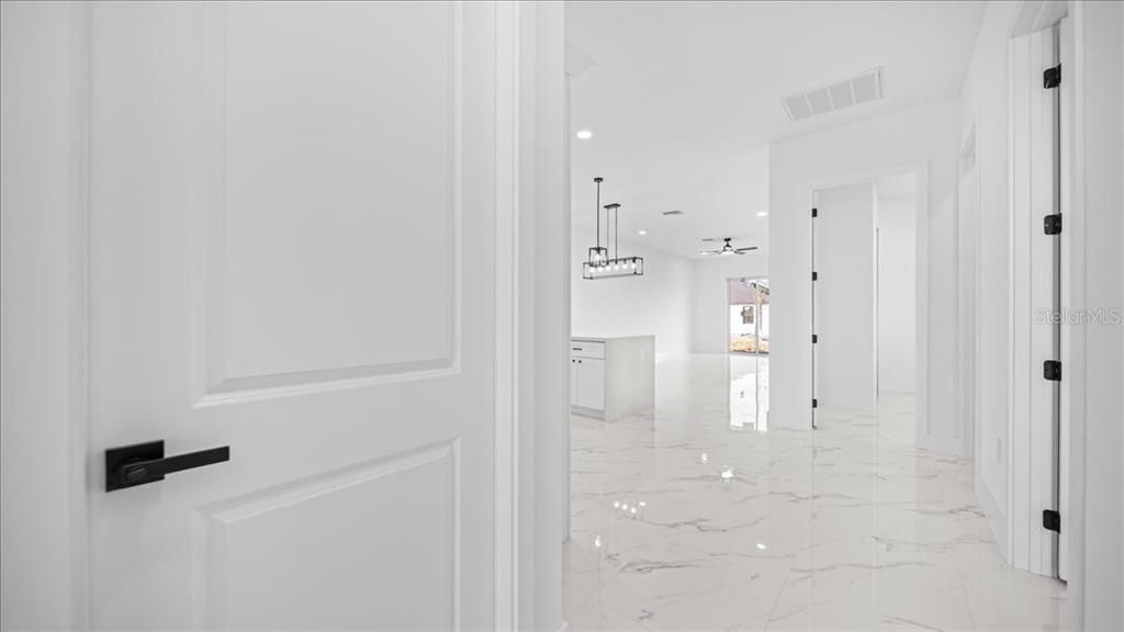 待售: $549,900 (6 贝兹, 0 浴室, 2498 平方英尺)