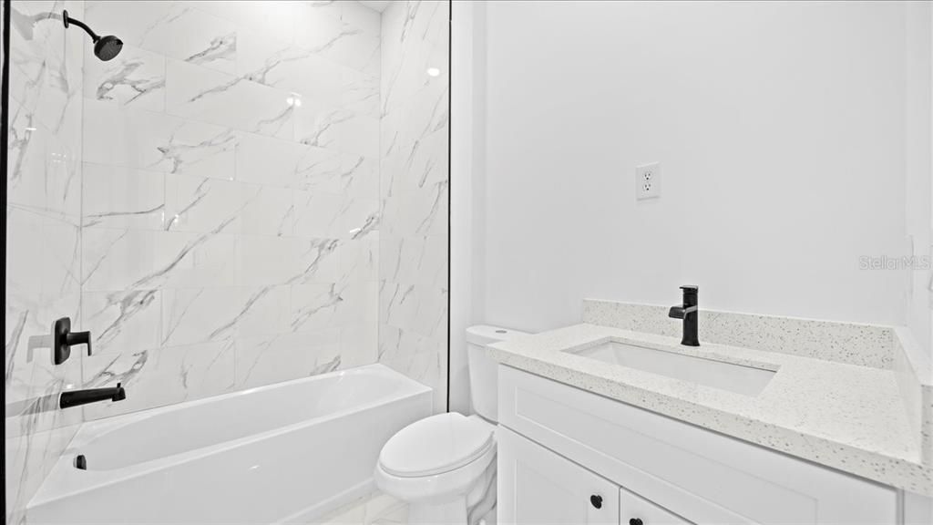 待售: $549,900 (6 贝兹, 0 浴室, 2498 平方英尺)