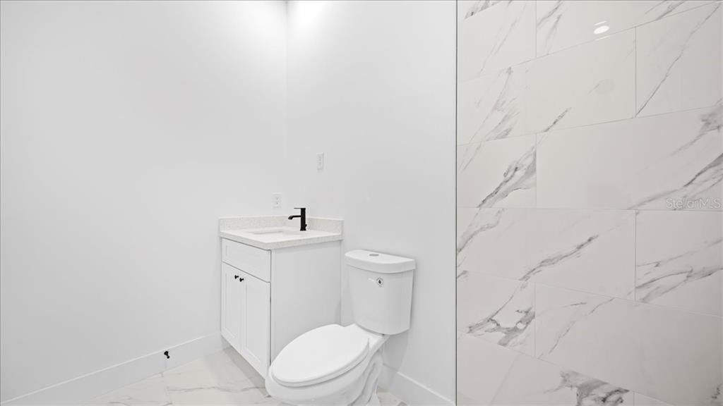 待售: $549,900 (6 贝兹, 0 浴室, 2498 平方英尺)