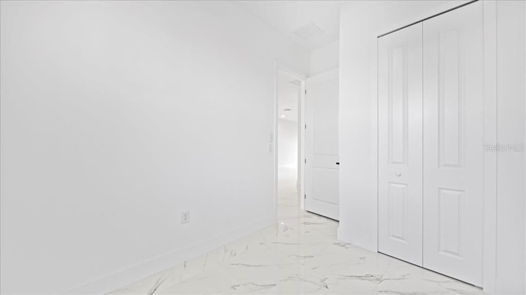 待售: $549,900 (6 贝兹, 0 浴室, 2498 平方英尺)