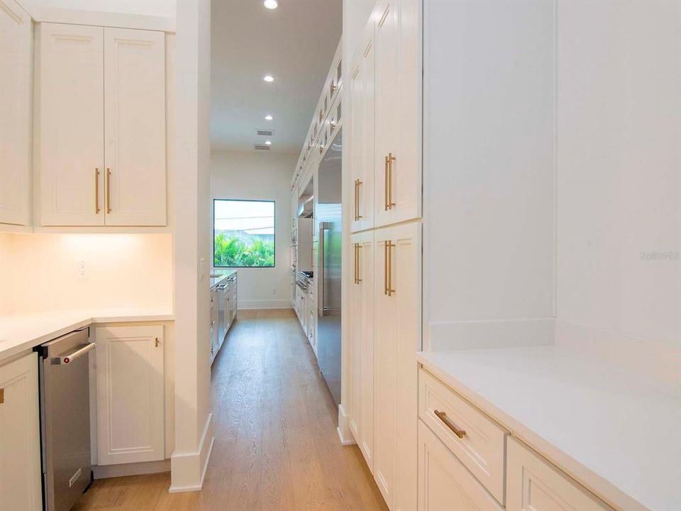 For Sale: $5,149,000 (4 beds, 5 baths, 4565 Square Feet)