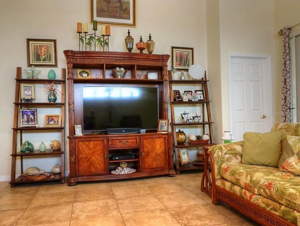 Active With Contract: $295,000 (3 beds, 2 baths, 1680 Square Feet)