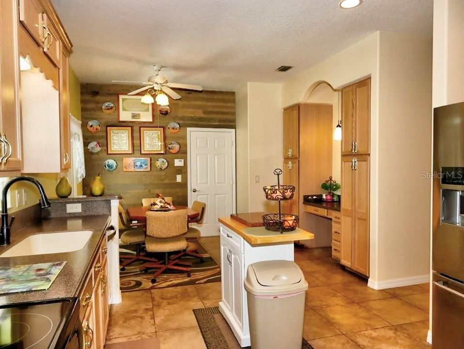 Active With Contract: $295,000 (3 beds, 2 baths, 1680 Square Feet)