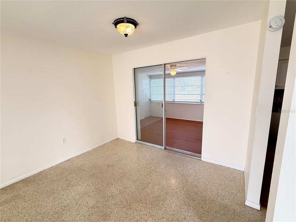 Activo con contrato: $1,800 (2 camas, 2 baños, 1358 Pies cuadrados)