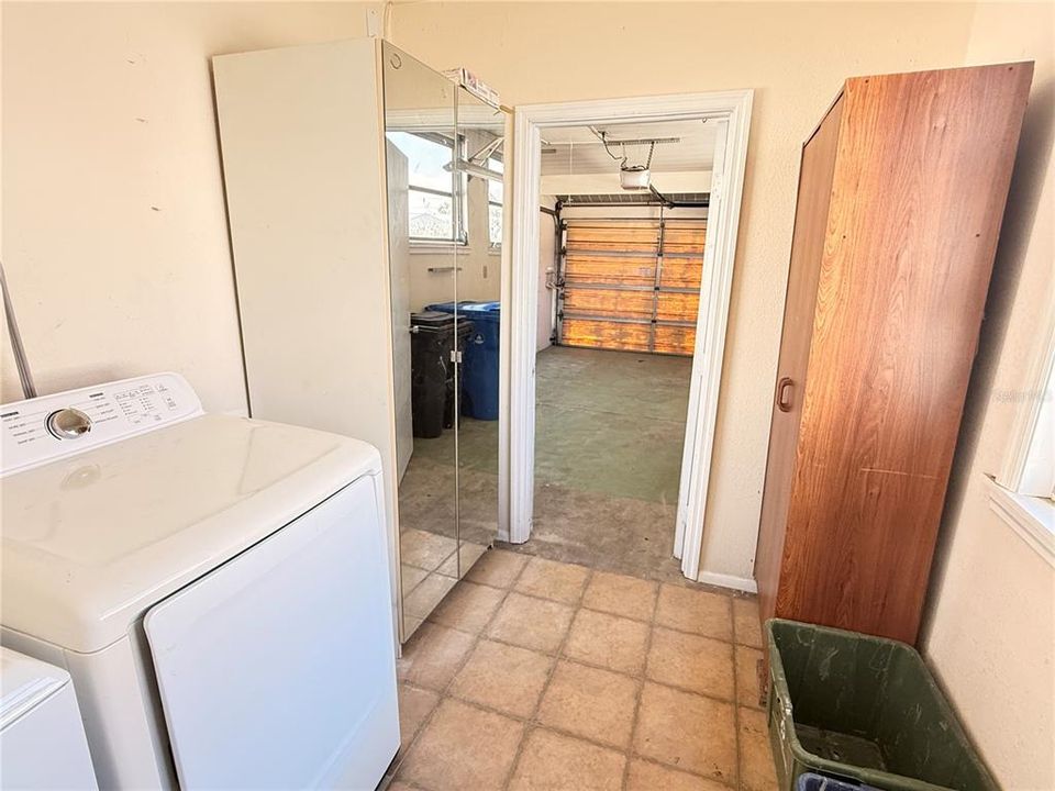 Activo con contrato: $1,800 (2 camas, 2 baños, 1358 Pies cuadrados)