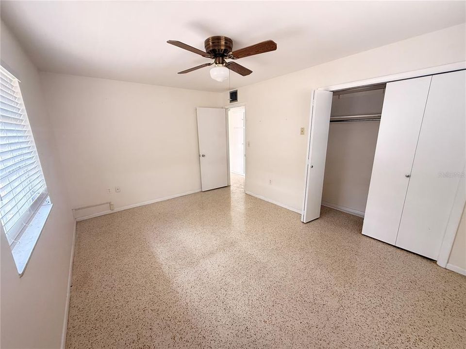 Activo con contrato: $1,800 (2 camas, 2 baños, 1358 Pies cuadrados)