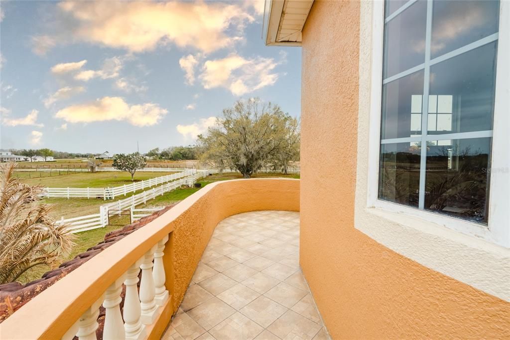For Sale: $1,650,000 (4 beds, 5 baths, 3876 Square Feet)
