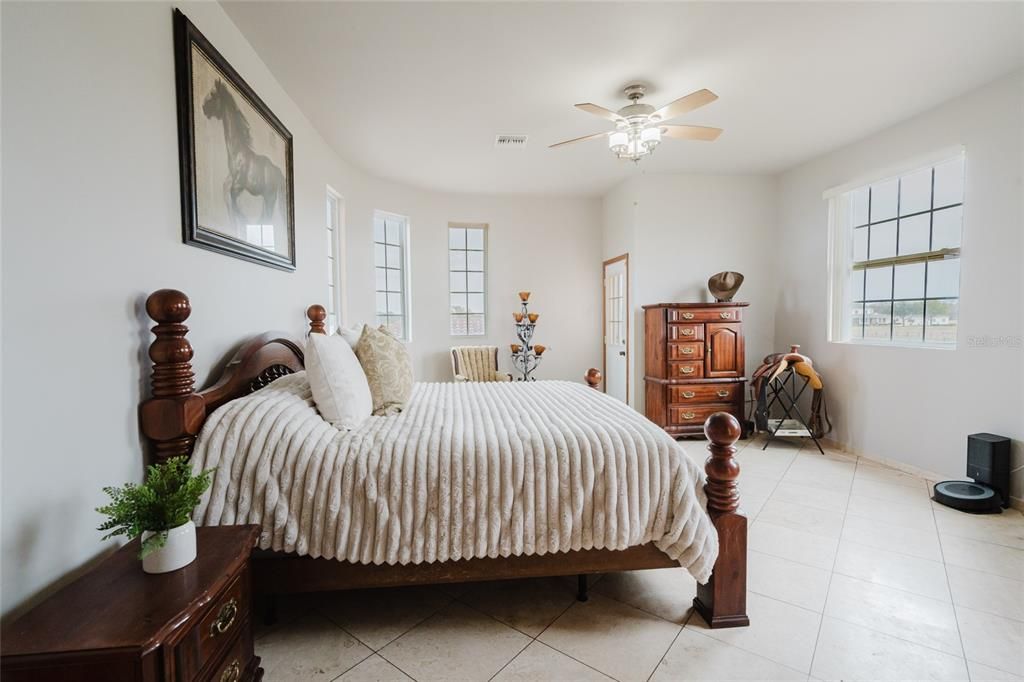 For Sale: $1,650,000 (4 beds, 5 baths, 3876 Square Feet)