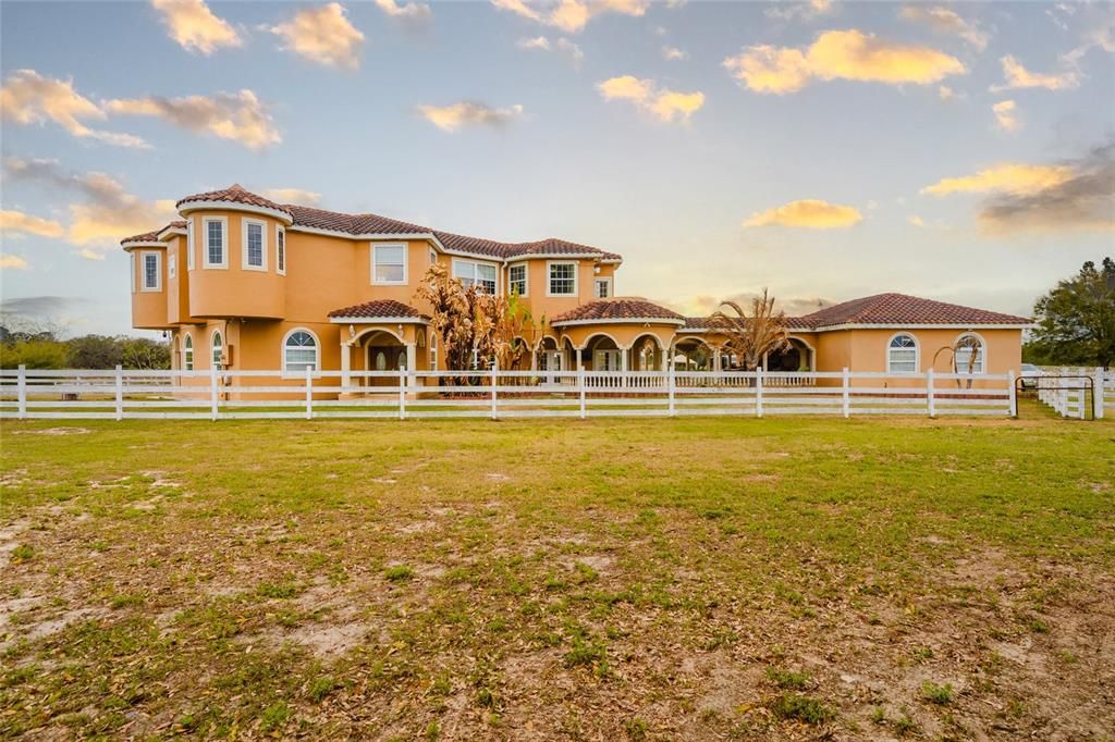 For Sale: $1,650,000 (4 beds, 5 baths, 3876 Square Feet)