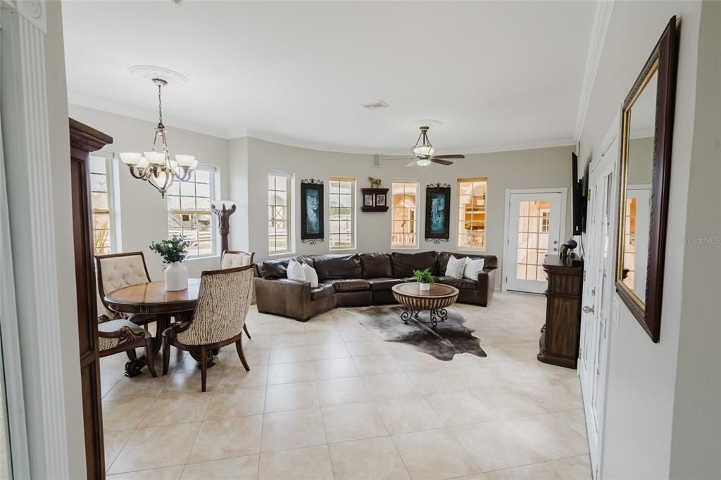 For Sale: $1,650,000 (4 beds, 5 baths, 3876 Square Feet)