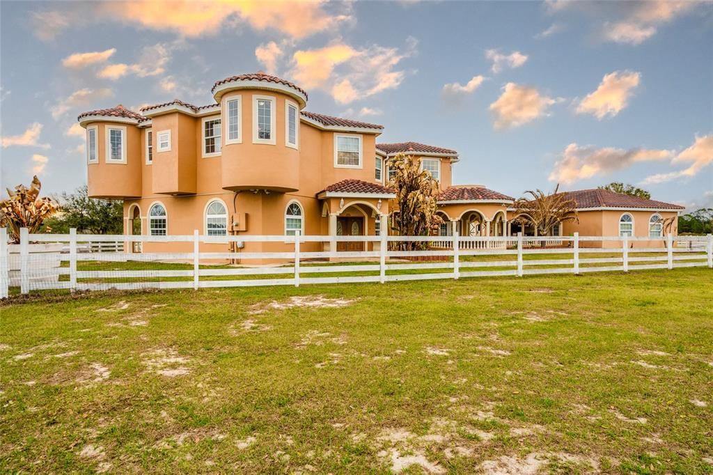 For Sale: $1,650,000 (4 beds, 5 baths, 3876 Square Feet)