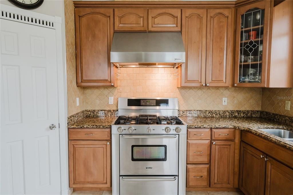 For Sale: $1,650,000 (4 beds, 5 baths, 3876 Square Feet)
