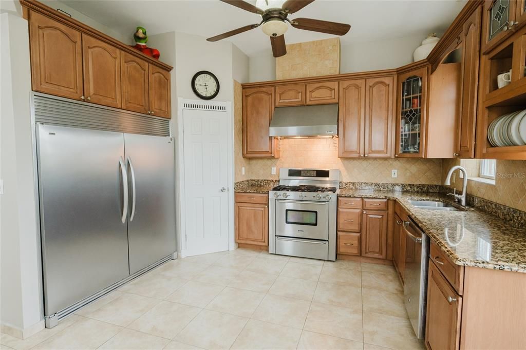 For Sale: $1,650,000 (4 beds, 5 baths, 3876 Square Feet)