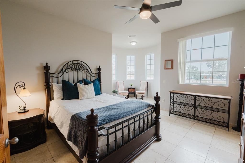 For Sale: $1,650,000 (4 beds, 5 baths, 3876 Square Feet)