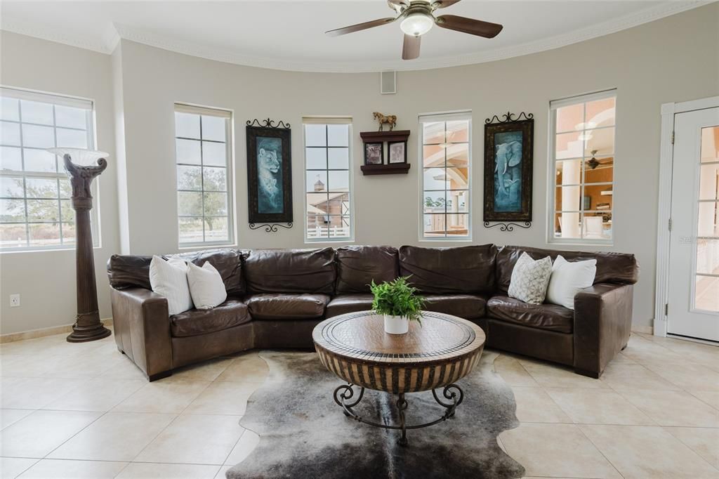 For Sale: $1,650,000 (4 beds, 5 baths, 3876 Square Feet)