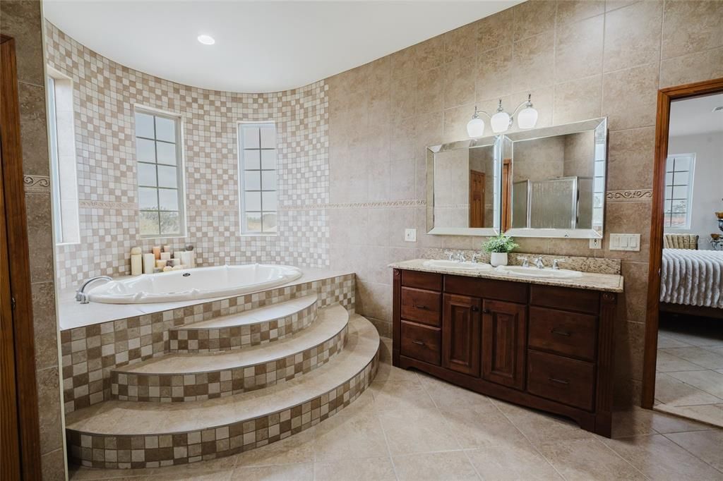For Sale: $1,650,000 (4 beds, 5 baths, 3876 Square Feet)