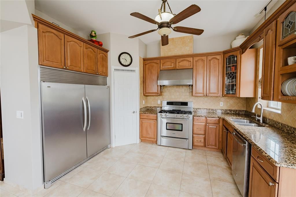 For Sale: $1,650,000 (4 beds, 5 baths, 3876 Square Feet)