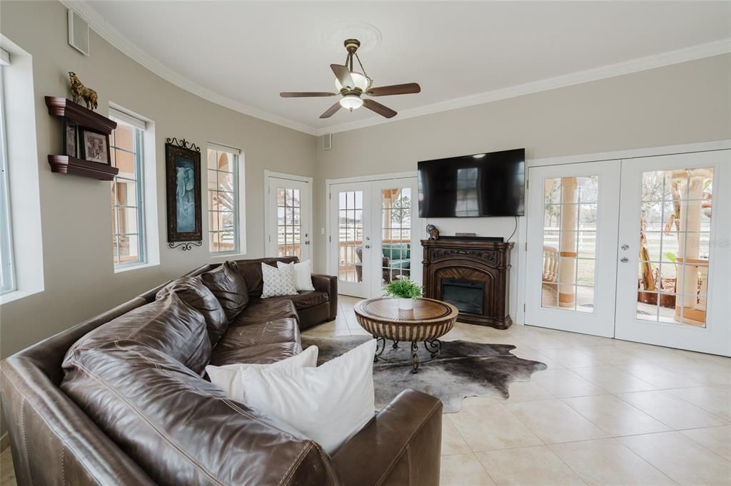 For Sale: $1,650,000 (4 beds, 5 baths, 3876 Square Feet)