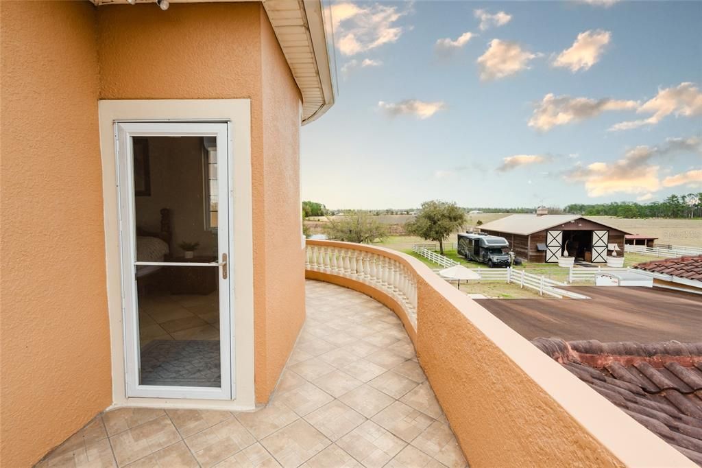 For Sale: $1,650,000 (4 beds, 5 baths, 3876 Square Feet)