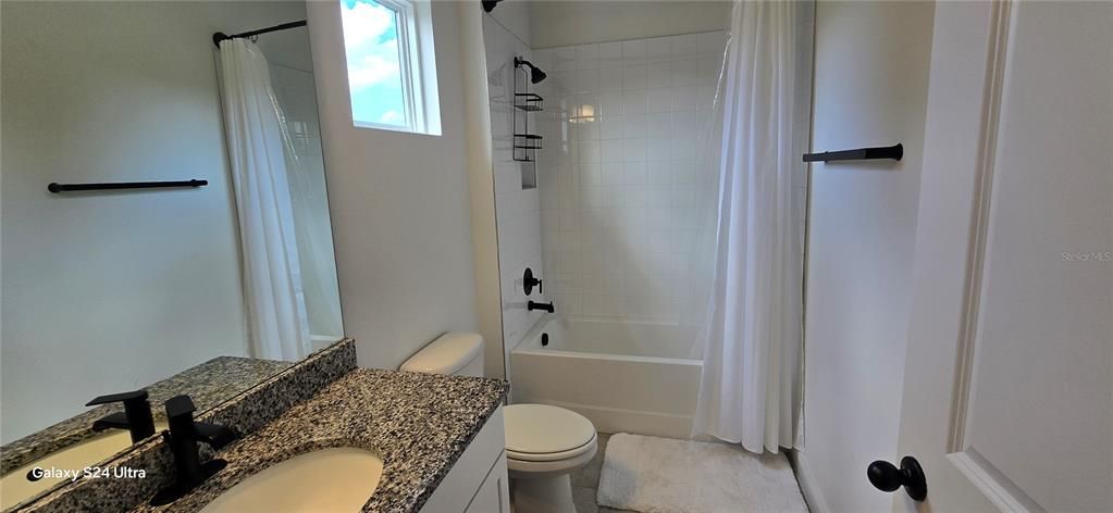 For Rent: $3,499 (4 beds, 3 baths, 2827 Square Feet)