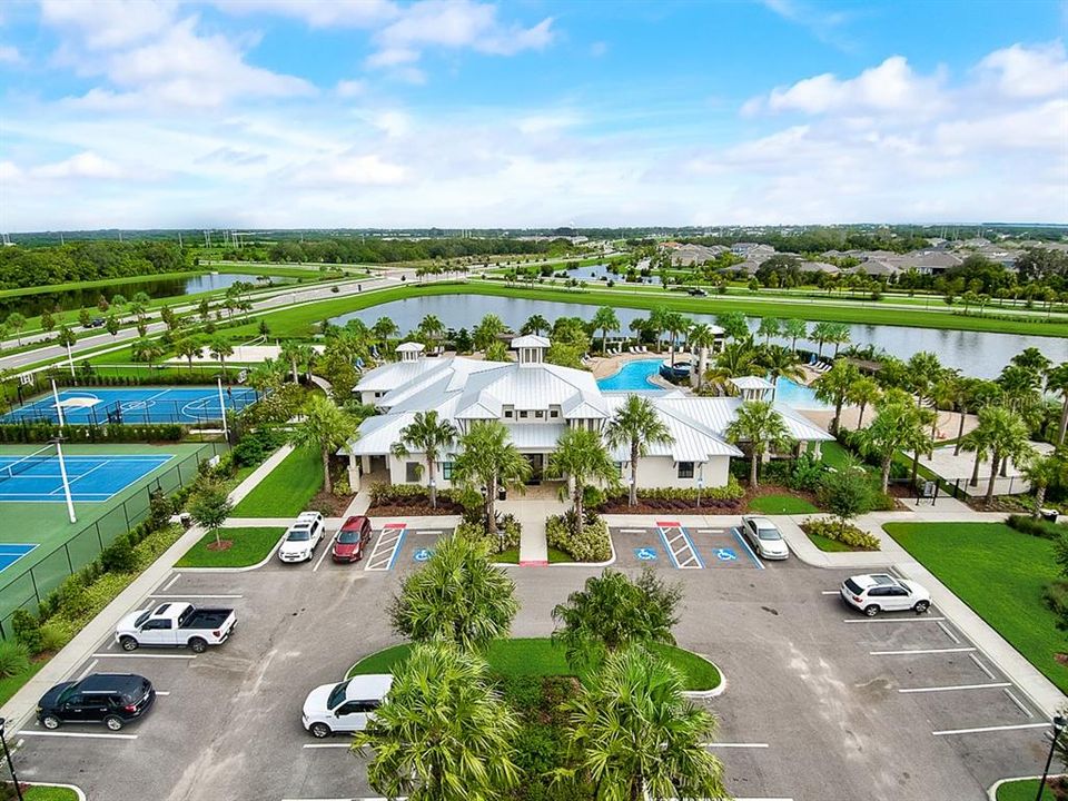 En Renta: $2,450 (4 camas, 3 baños, 1976 Pies cuadrados)