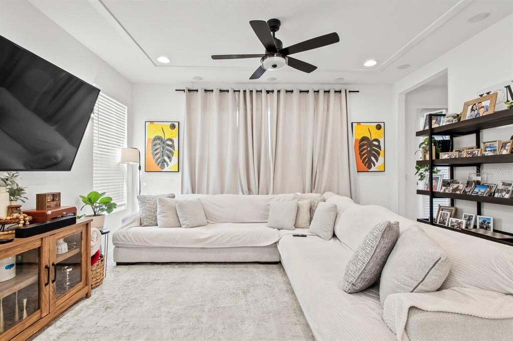 En Renta: $2,450 (4 camas, 3 baños, 1976 Pies cuadrados)