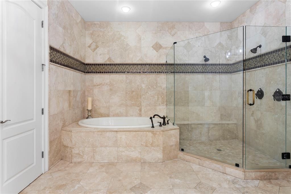 Activo con contrato: $1,750,000 (5 camas, 5 baños, 4849 Pies cuadrados)