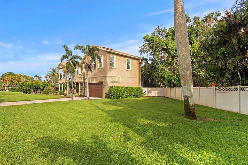 Activo con contrato: $1,750,000 (5 camas, 5 baños, 4849 Pies cuadrados)