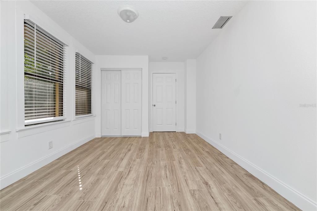 Activo con contrato: $375,000 (3 camas, 2 baños, 1832 Pies cuadrados)