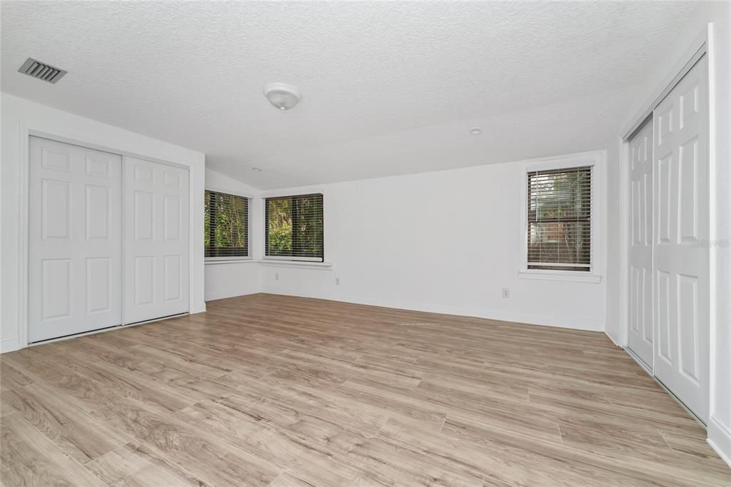 Activo con contrato: $375,000 (3 camas, 2 baños, 1832 Pies cuadrados)