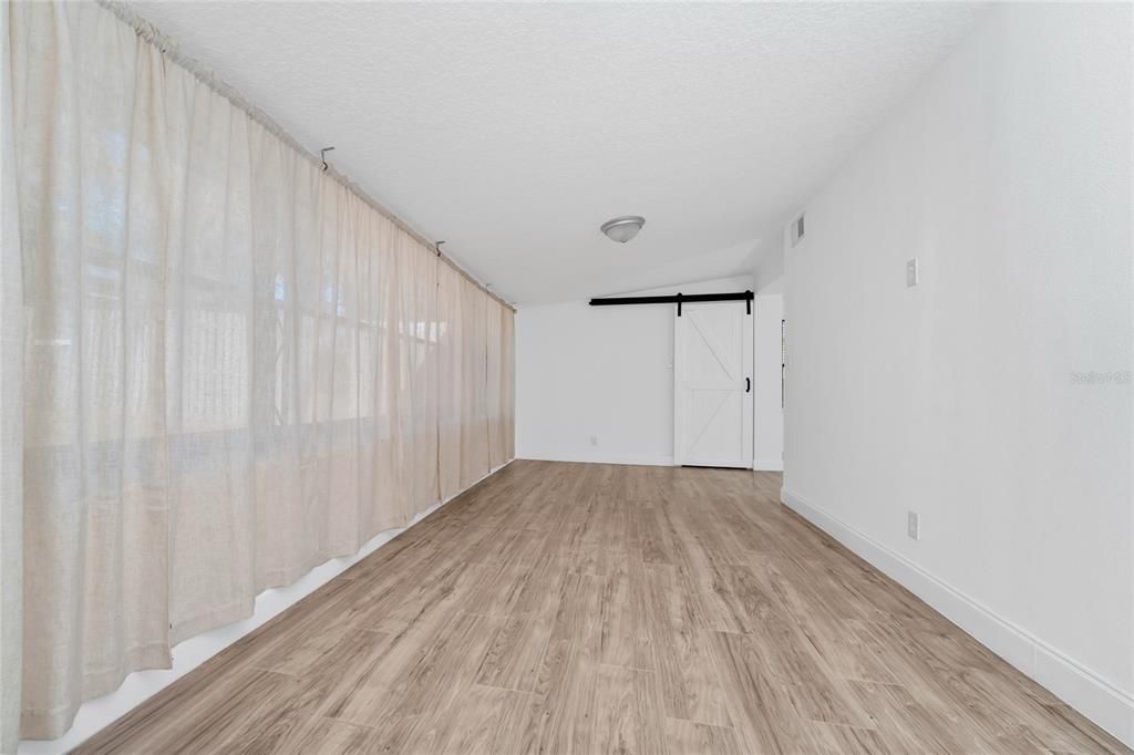 Activo con contrato: $375,000 (3 camas, 2 baños, 1832 Pies cuadrados)